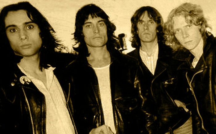 333-TEE_Le_Groupe_01